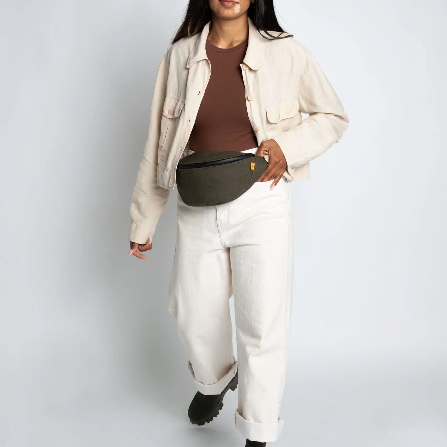 Trakke Banana Crossbody Bag - Image 11