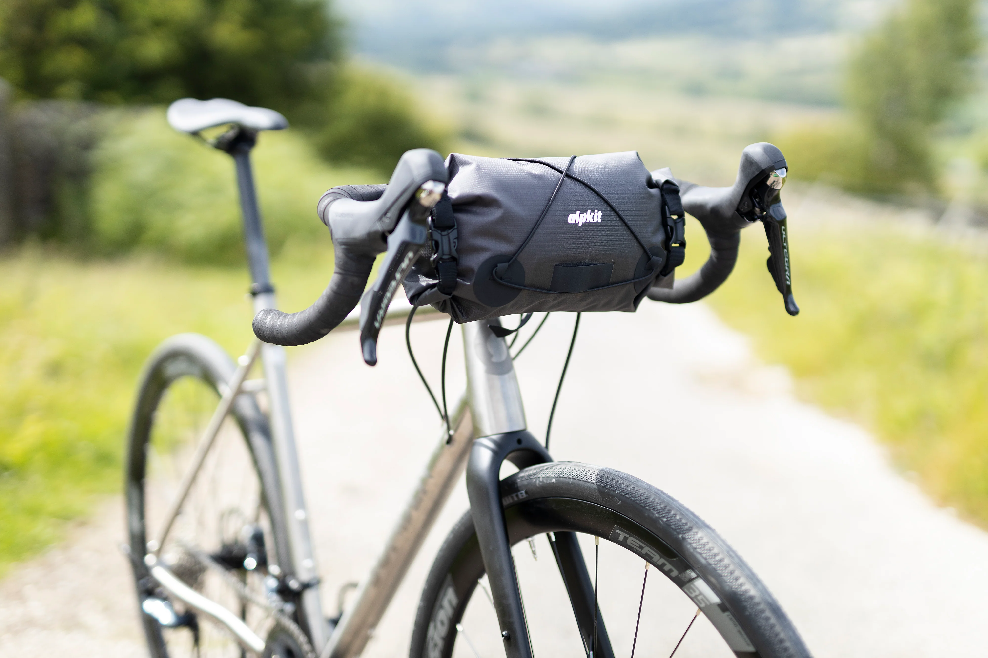 Deluge Handlebar Bag 3L - Image 2